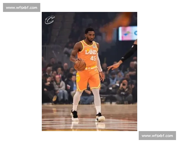 单节 21 分累到抽筋！米切尔 31+5 空砍 骑士 17 分逆转梦碎尼克斯